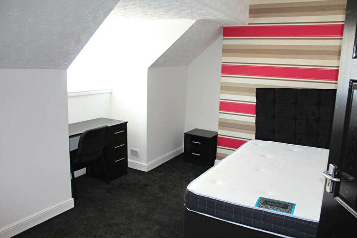 6 Bedroom House To Rent In Weaste Lane, Salford, M5