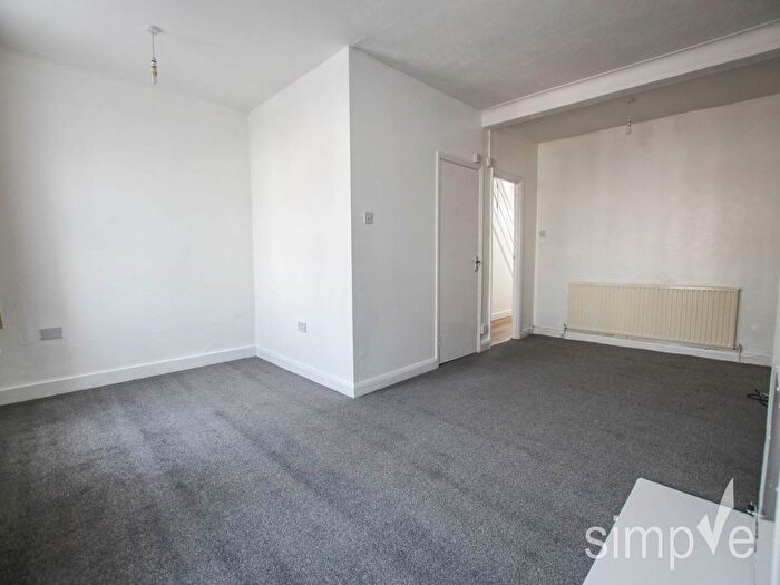 2 Bedroom Flat To Rent In Coldharbour Lane, Hayes, Middlesex, UB3