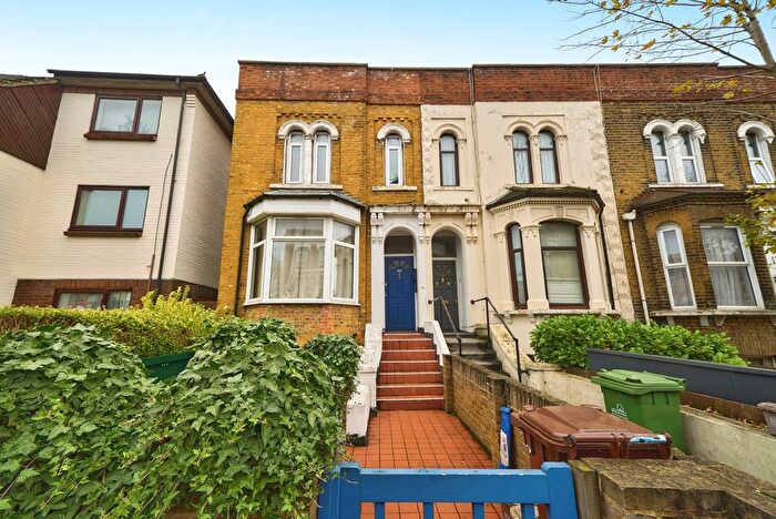 1 Bedroom Flat For Sale In High Road Leytonstone, London, E11