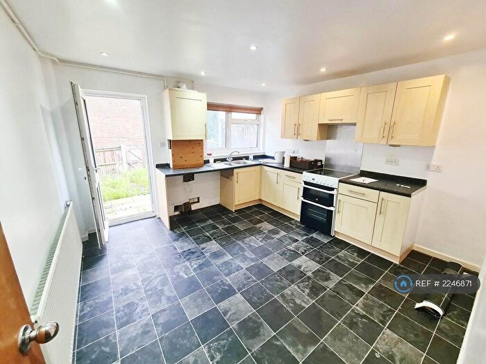 3 Bedroom Terraced House To Rent In Nightingale Vale, London, SE18