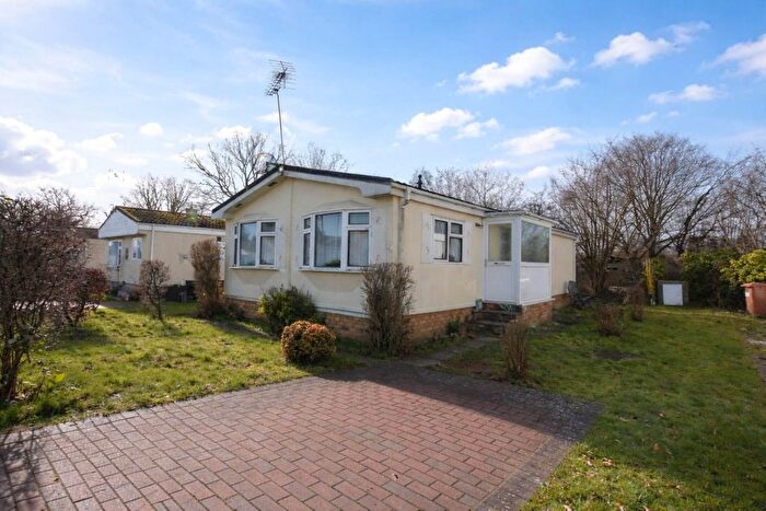 2 Bedroom Park Home For Sale In Marshmoor Crescent, Hatfield, AL9
