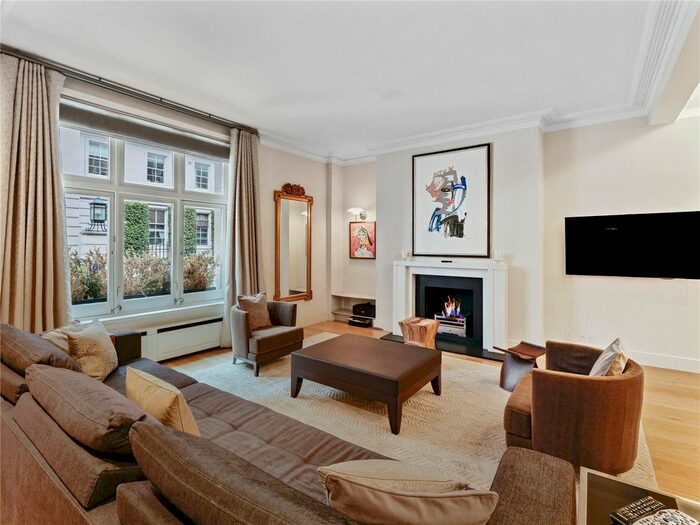 3 Bedroom Flat To Rent In Dunraven Street, Mayfair, London, W1K