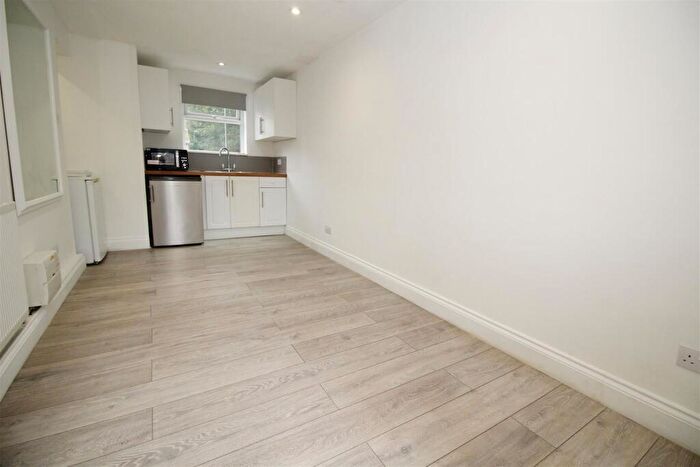 Studio To Rent In Epping Walk, Crawley, RH10