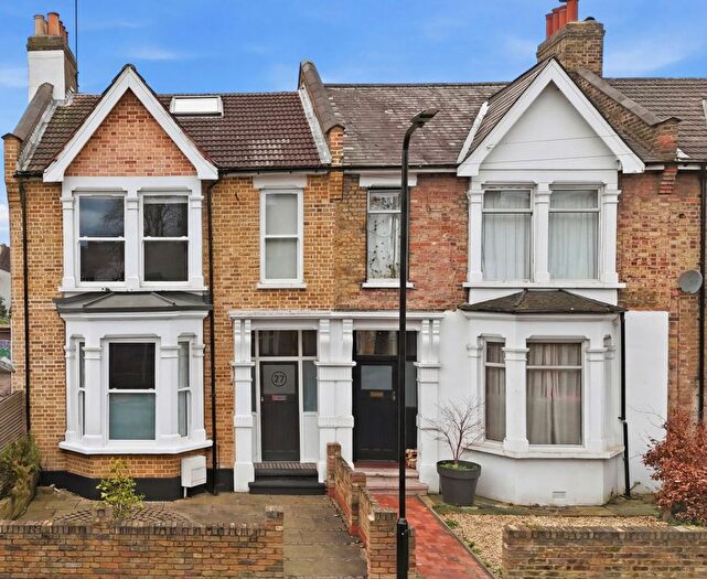 3 Bedroom End Terrace House For Sale In Lea Hall Road, Leyton, E10