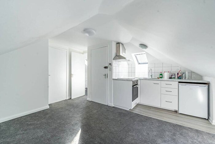 1 Bedroom Flat To Rent In Devonshire Road, Hatch End, Pinner, HA5