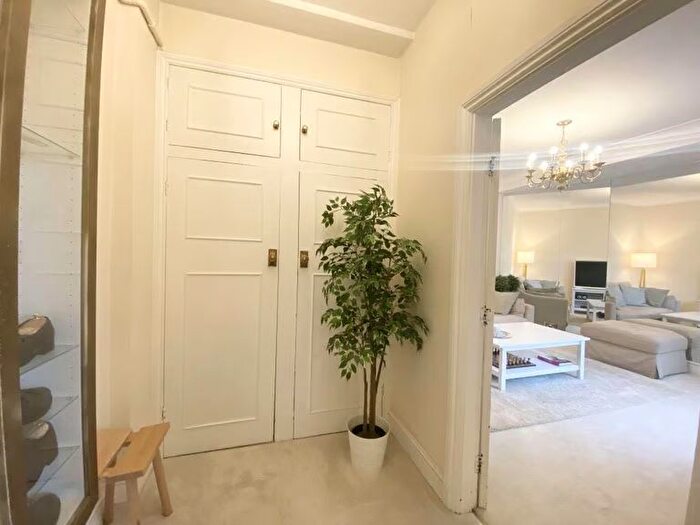 2 Bedroom Flat To Rent In Holly Close, Sarisbury Green, Southampton, SO31