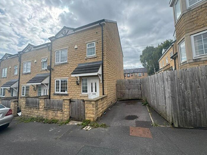 4 Bedroom House To Rent In Lingwood Gardens, Bradford, BD8