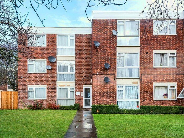 2 Bedroom Apartment To Rent In College Avenue, Harrow, HA3
