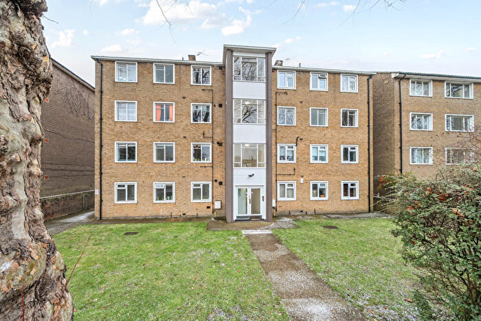 2 Bedroom Apartment For Sale In Vanbrugh Park Road, London, SE3