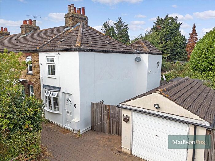 2 Bedroom End Of Terrace House For Sale In Tomswood Hill, Ilford, IG6