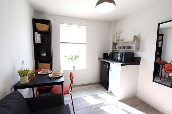 Studio To Rent In Brayford Court - Studio Room - Available Now, LN1