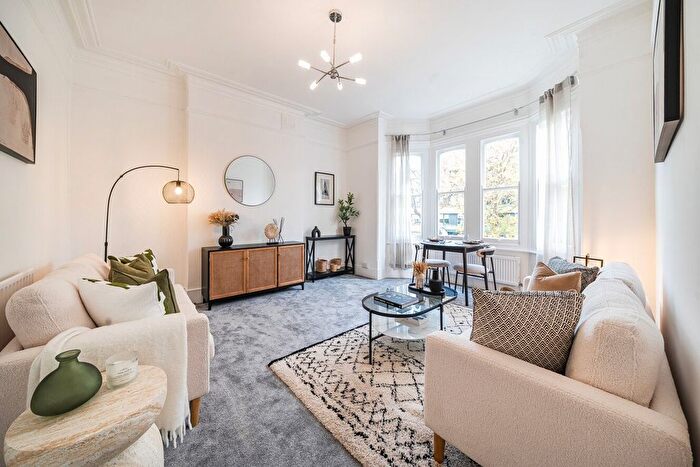 2 Bedroom Maisonette For Sale In Mount Nod Road, Streatham, London, SW16