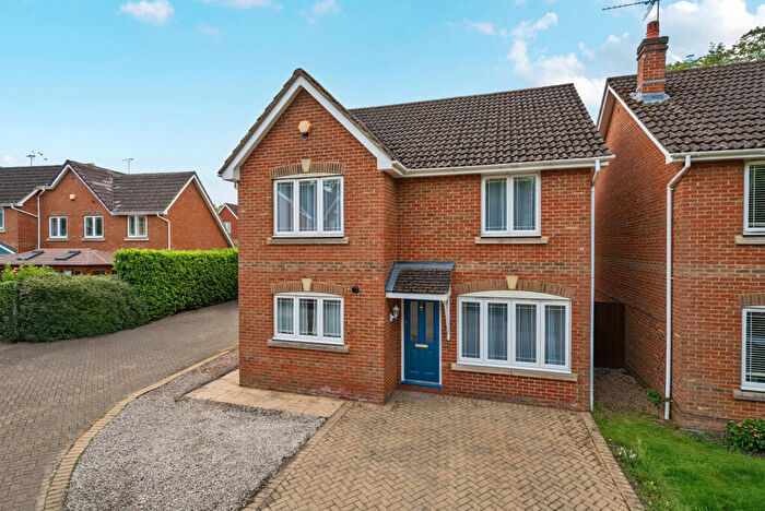 4 Bedroom Detached House For Sale In Cavell Way, Knaphill, Woking, GU21