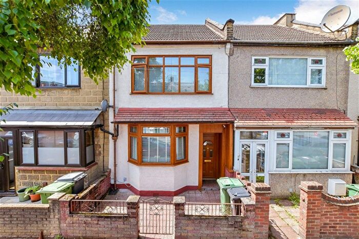 3 Bedroom Terraced House For Sale In Borwick Avenue, Walthamstow, E17