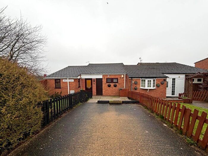 3 Bedroom Semi Detached House To Rent In Bretton Close, Leicester, LE4