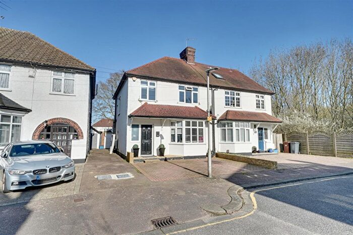 3 Bedroom Semi Detached House For Sale In Hill Crest, Potters Bar, EN6