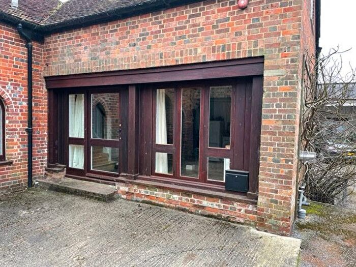 2 Bedroom Cottage To Rent In Pelham Place, Alton, Hampshire, GU34