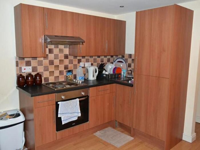 3 Bedroom Flat To Rent In , North Road, CF14