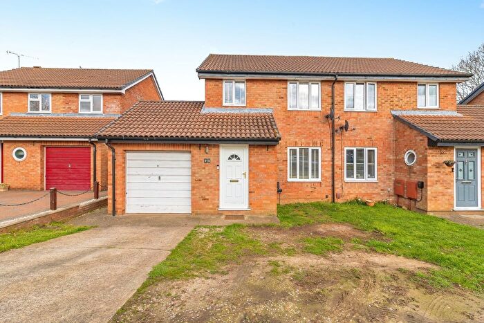 3 Bedroom Semi Detached House For Sale In Burgess Gardens, Newport Pagnell, Buckinghamshire, MK16