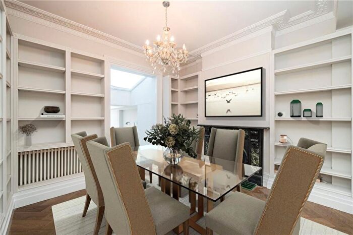 5 Bedroom Terraced House To Rent In Belleville Road, Between The Commons, SW11