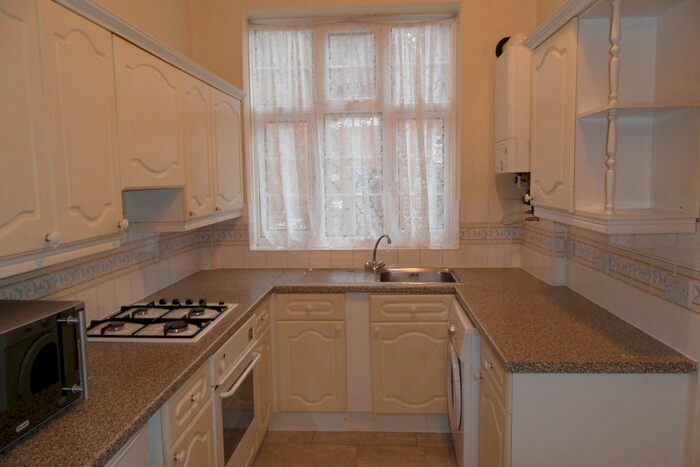 2 Bedroom Flat To Rent In Streatham High Road, Streatham, SW16