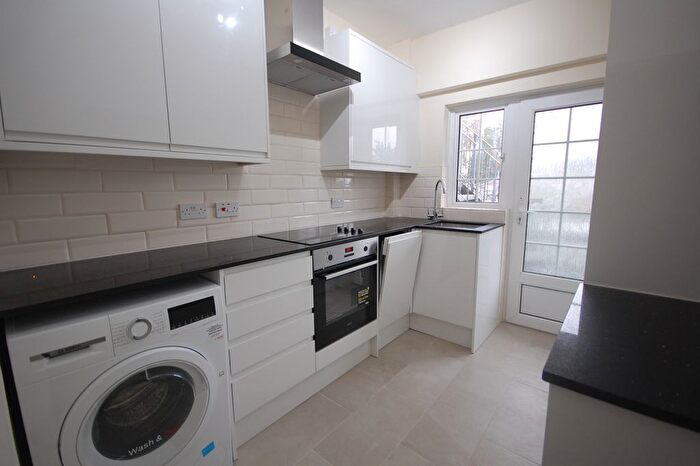 2 Bedroom Flat To Rent In Kew Road, Richmond, TW9
