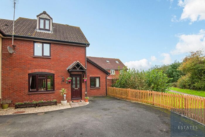 4 Bedroom End Terrace House For Sale In Hutchings Mead, Exeter, EX1