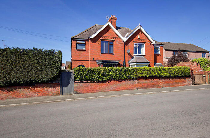 3 Bedroom Semi-Detached House For Sale In Devonshire Avenue North, New Whittington, Chesterfield, S43