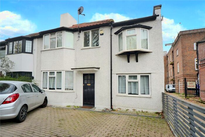 4 Bedroom Semi-Detached House To Rent In Green Lane, Worcester Park, KT4