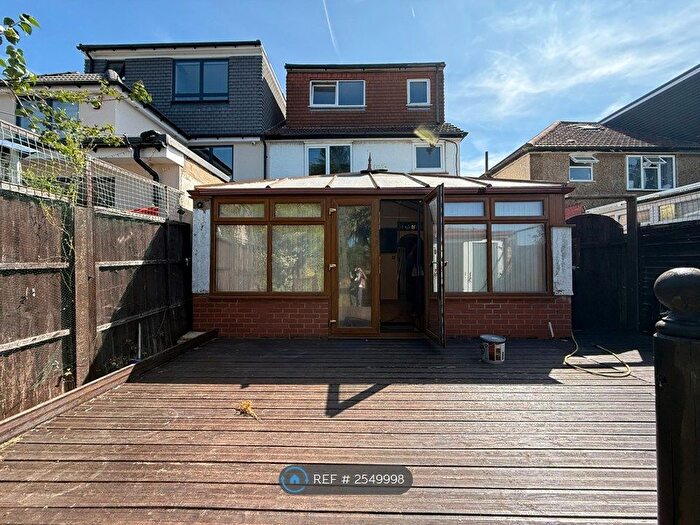 4 Bedroom Semi-Detached House To Rent In Meadow Waye, Hounslow, TW5