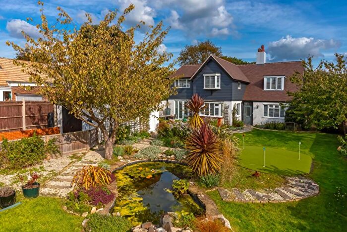 4 Bedroom Detached House For Sale In **Potential Annex** Half Moon Lane, Worthing, BN13