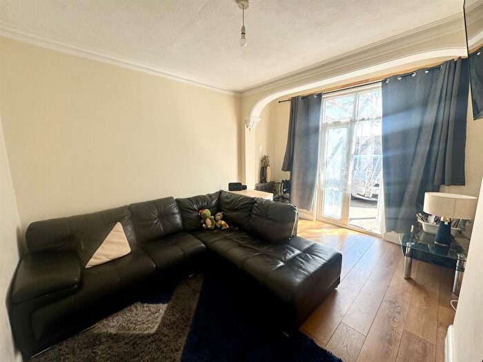 2 Bedroom Flat For Sale In Bensham Lane, Croydon, CR0