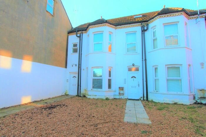 Studio To Rent In Moor Path, Luton LU3