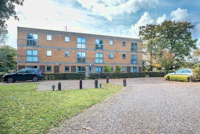 2 Bedroom Apartment To Rent In Astwick Manor, AL10