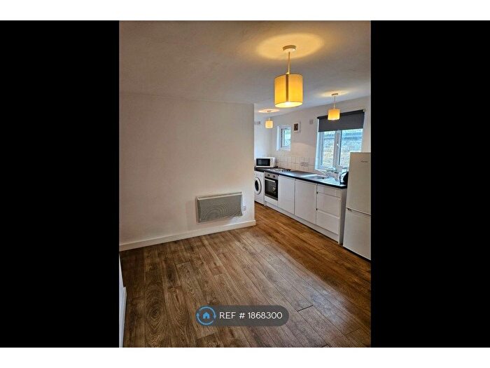 2 Bedroom Flat To Rent In Roehampton High Street, London, SW15