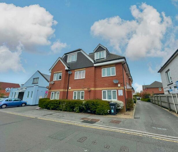 2 Bedroom Flat To Rent In Winton, BH9