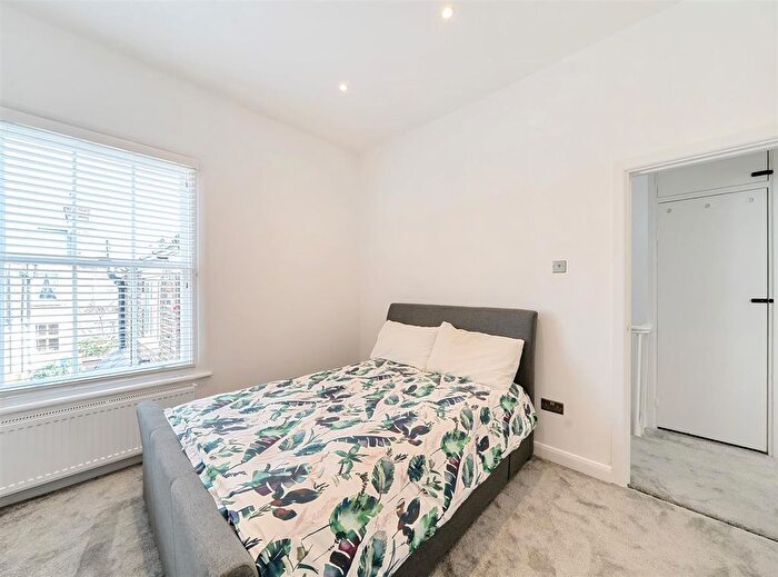 1 Bedroom Flat For Sale In Ilbert Street, London, W10