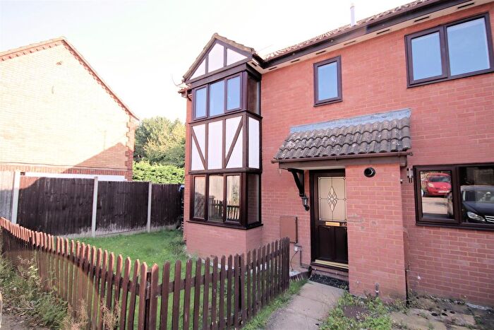 2 Bedroom Terraced House To Rent In Felbrigg Close, Wigmore, Luton, LU2