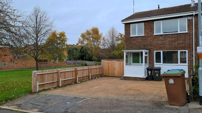 3 Bedroom Property To Rent In Spring Close, Daventry NN11