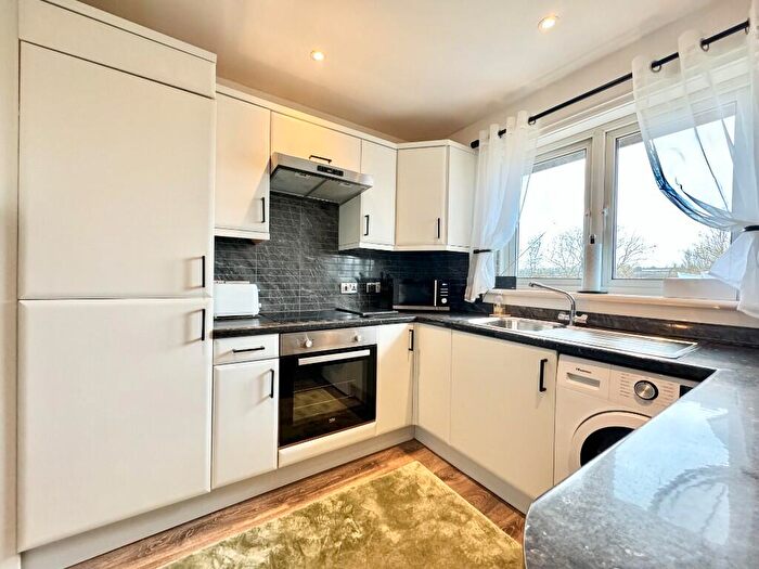 2 Bedroom Flat For Sale In Hunter Gardens, Bonnybridge, FK4