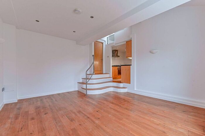 1 Bedroom Flat To Rent In Royal College Street, Camden, London, NW1