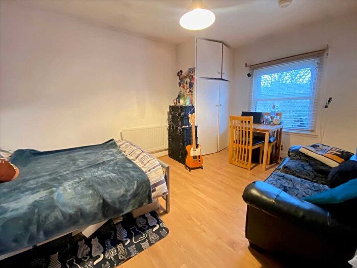 Studio To Rent In Argyle Road, London, W13