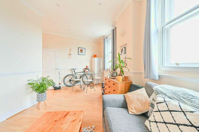 1 Bedroom Flat To Rent In Wandsworth Common North Side, Wandsworth Common, London, SW18