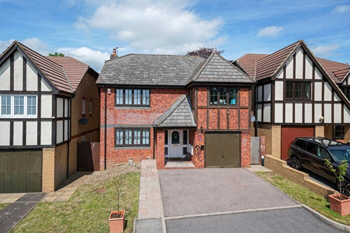 4 Bedroom Detached House For Sale In Walnut Grove, Hemel Hempstead, HP2