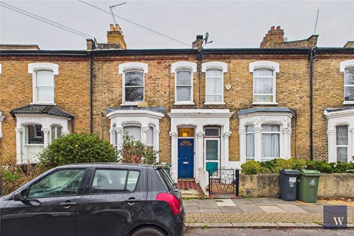 2 Bedroom Flat For Sale In Rattray Road, London, SW2