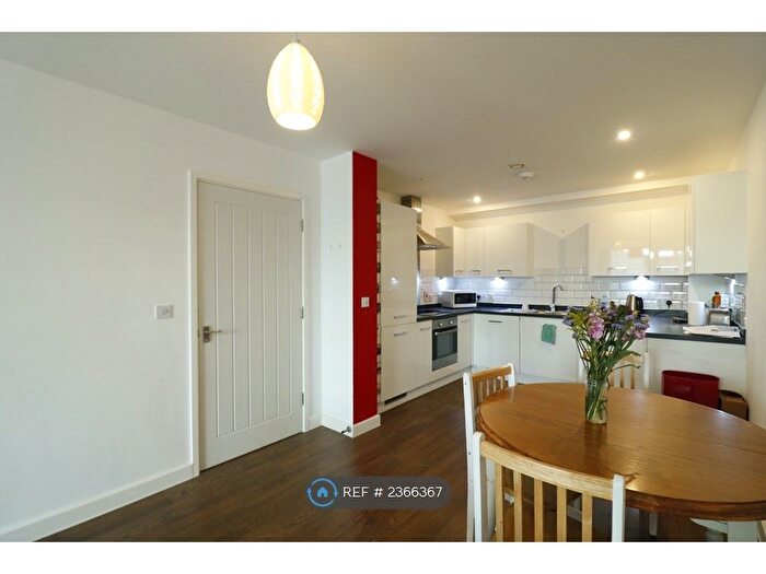 2 Bedroom Flat To Rent In Cranston Court, London, W12