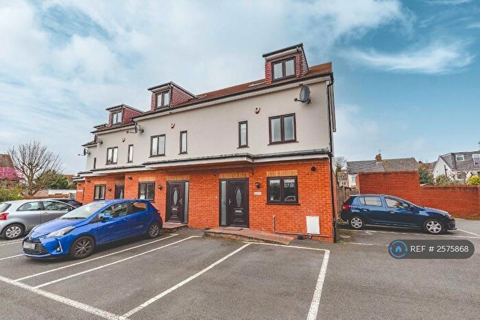 3 Bedroom Semi-Detached House To Rent In Parliament Mews, Slough, SL1