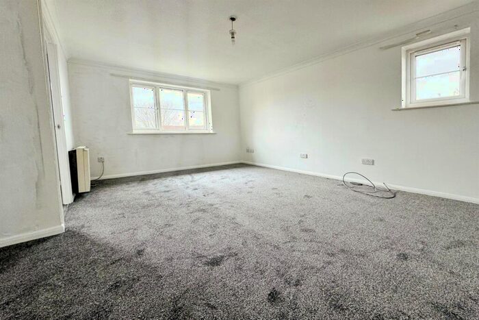 2 Bedroom Flat To Rent In Vert House, RM17