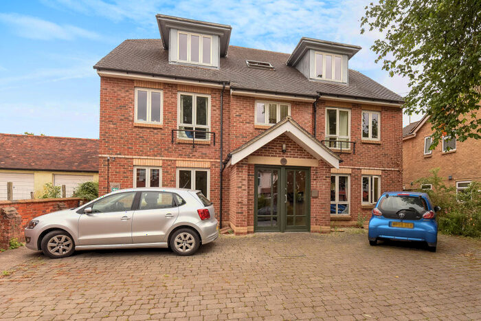 2 Bedroom Apartment To Rent In Osler Road, Headington, OX3