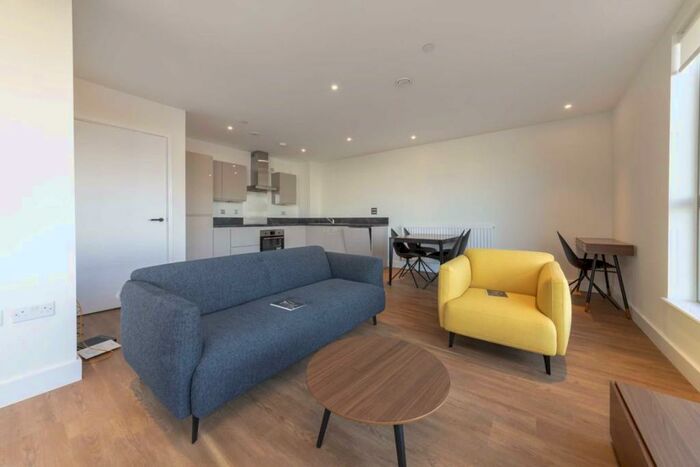 2 Bedroom Flat To Rent In Union Way, North Acton, NW10